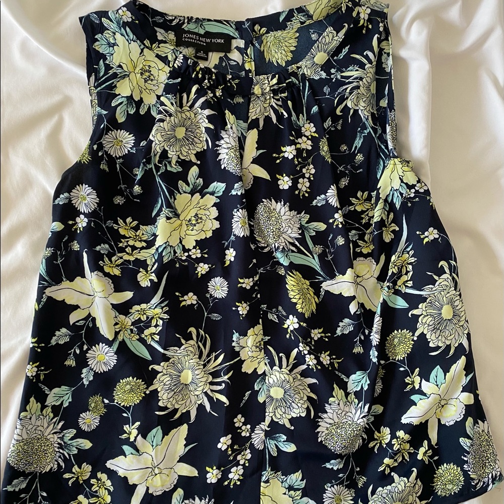 Jones New York navy floral tank top size 6